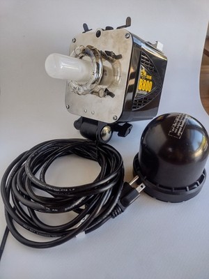 Paul C. Buff AlienBees B800 320W Flash Unit - Deep Space Black