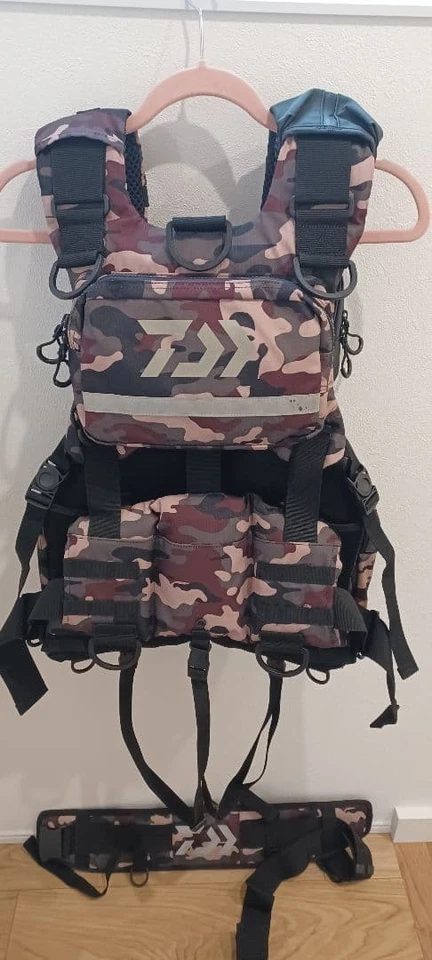 Chaleco Daiwa DF-6107 Bench Cool Game III Verde Camuflaje Talla Gratis Usado Foto 3 de 4