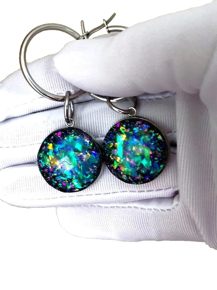 Pendientes de ópalo grandes 20 mm verde azulado resina de fuego pendientes de ópalo en aros de acero inoxidable Foto 4 de 4