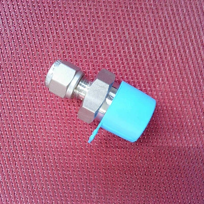 SWAGELOK SSP® "Bored Thru" ® 1/4 Tube OD x 1/2 NPT Male Pipe STRAIGHT CONNECTOR 316SS