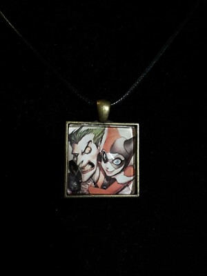 Pendentif Harley Quinn The Joker – Acier Inoxydable Doré, Neuf Avec étiquettes