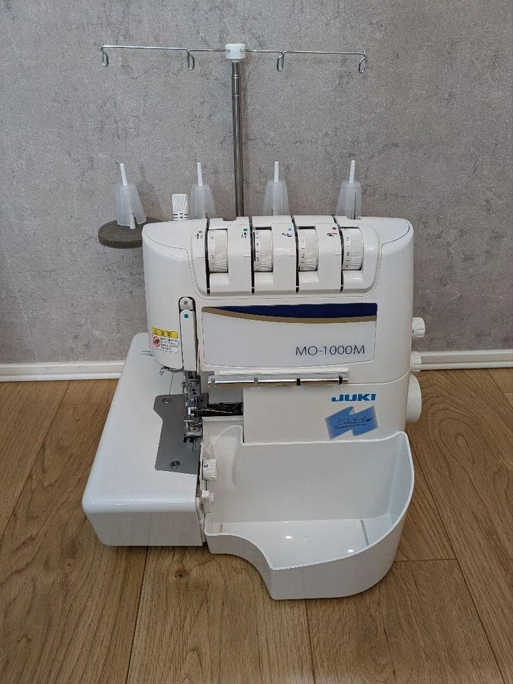Surjeteuse machine à coudre JUKI MO-1000M blanche AC100V avec dernières fonct... - Photo 1/4