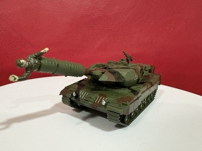 Roco Leopard 2 H0 1:87 Waldtarn mit MG   Soldat im Rohr inklusive!
