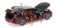 110023201- BMW i7 (2022) – black met./red met. - Minichamps 1:18