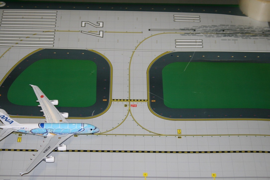 GeminiJets GJAPS006 1/400 2-piece Airport Mat Set (for Terminal