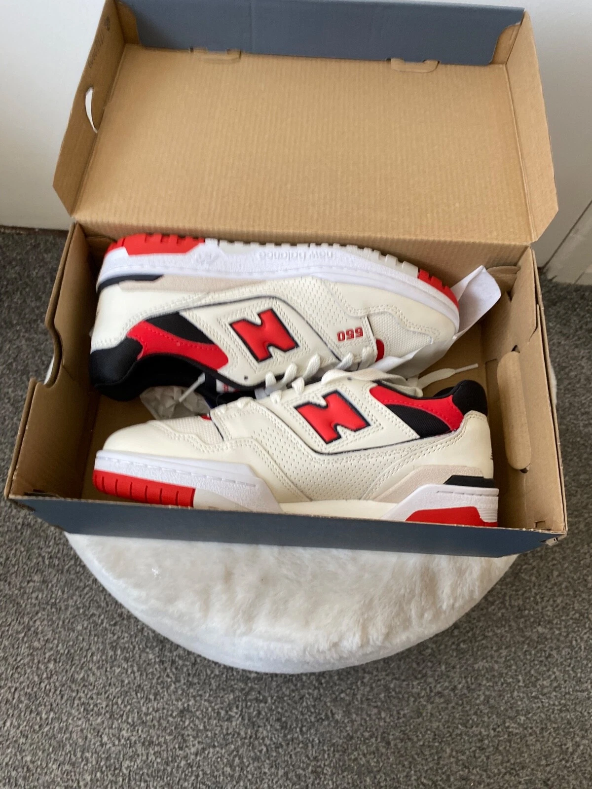 New Balance 550. Taglia UK 6 nuovo con scatola bianco rosso