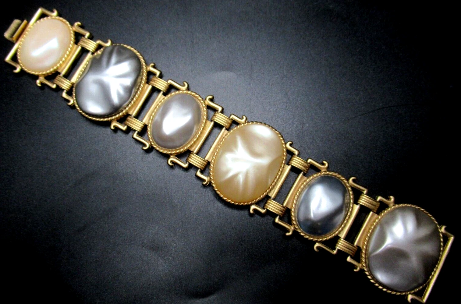 SAINT LAURENT (YSL) Bracciale YSL YVES SAINT LAURENT grigio e crema stile barocco perle vintage