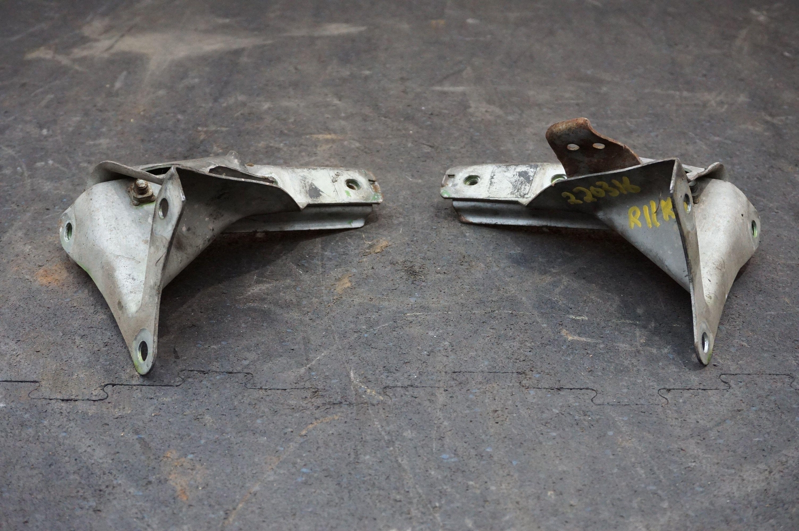 Set Rear Left & Right Mounting Support Bracket OEM Honda Acura NSX 1993