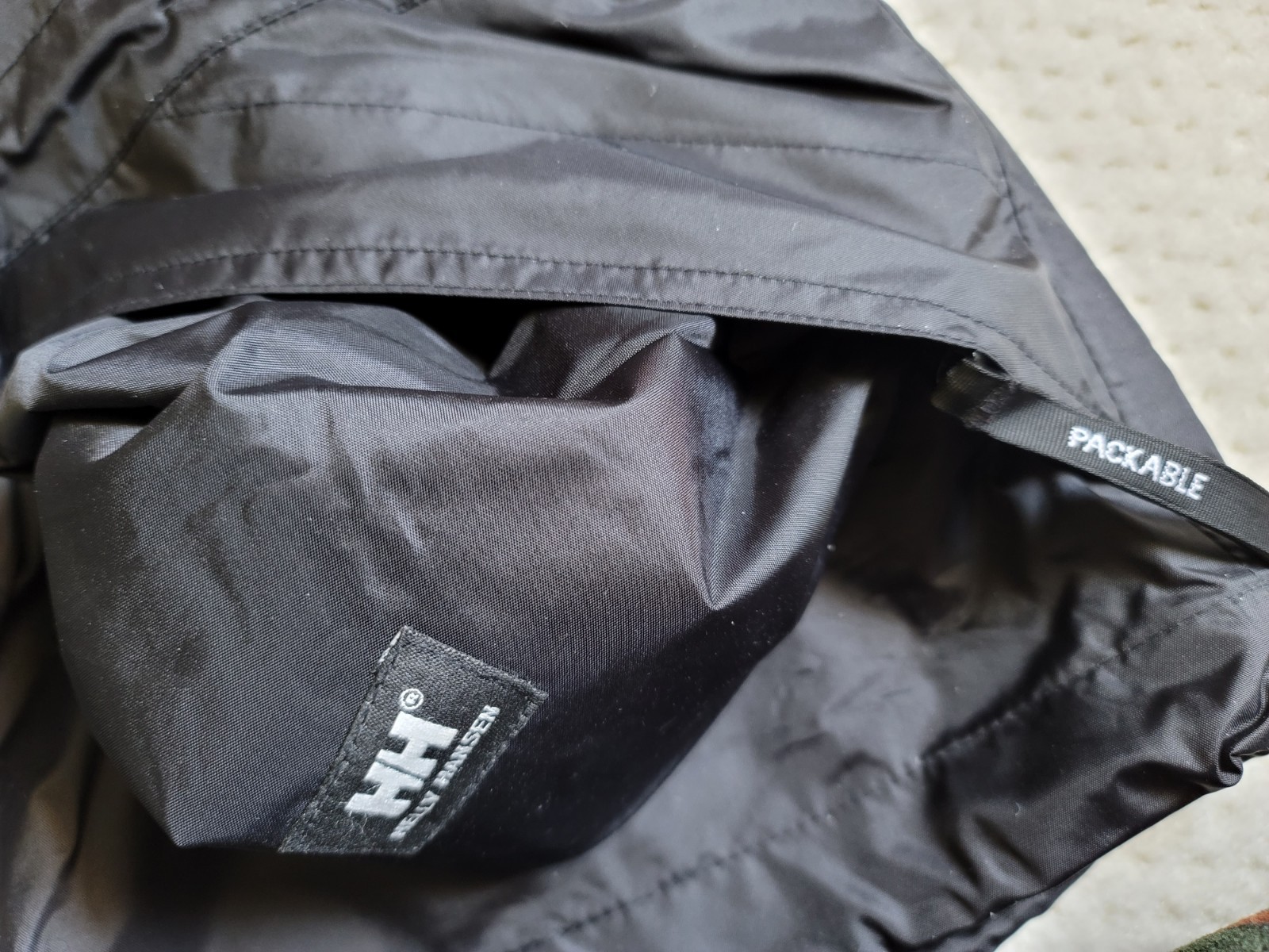 MINT Helly Hansen Tech Packable Rain Jacket Black… - image 8