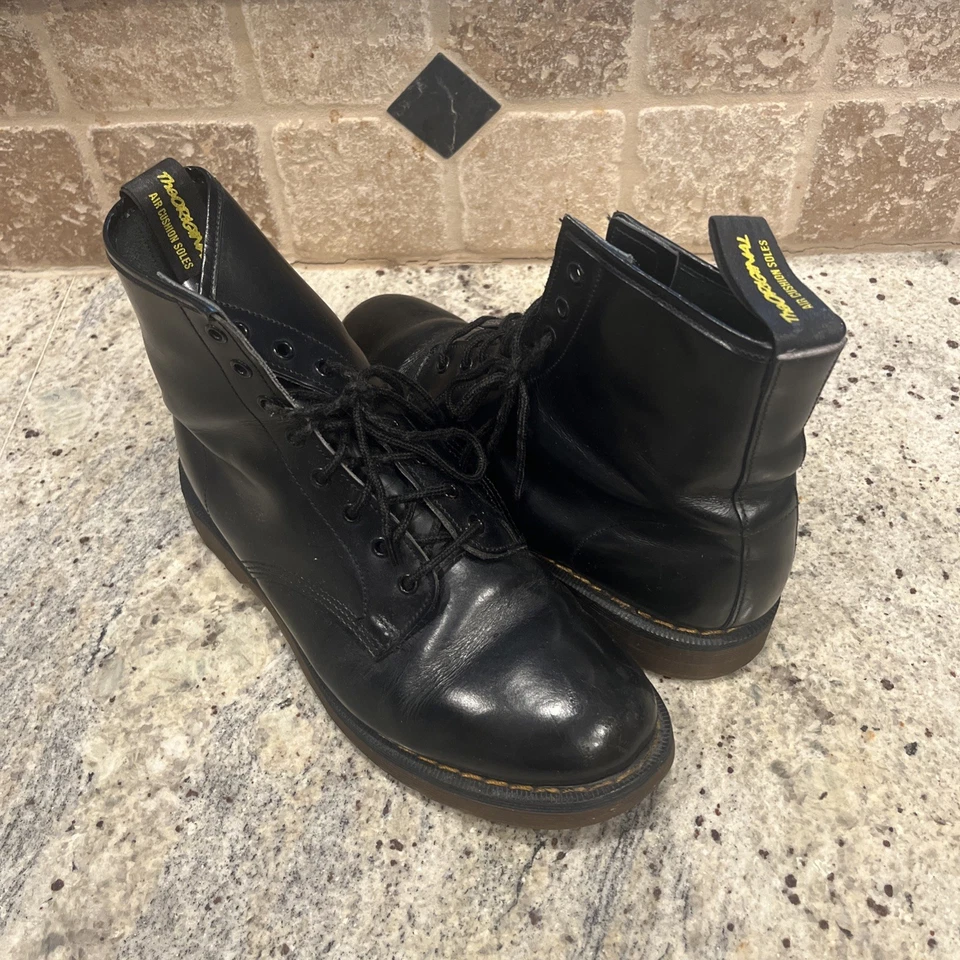 Botas de Combate Dr Martens 8 Ojos De Colección Mujeres 9 EE. UU. 7 Reino Unido Cuero Negro Inglaterra 1600 Foto 2 de 4