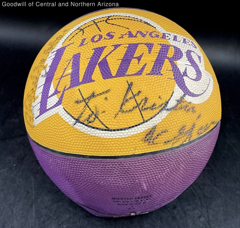 NBA Los Angeles Lakers Basketball W/ Signature