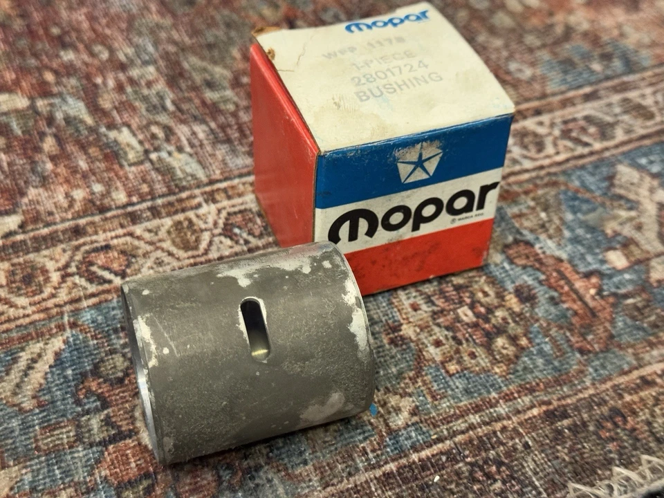 Buje de carcasa de extensión de transmisión Mopar 2801724 84-93 Ram/Dakota A727 NOS Foto 3 de 3