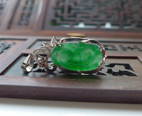 Fine Natural Type A Rich Emerald Icy Jadeite Jade Ruyi Pendant 18K - Picture 9 of 12