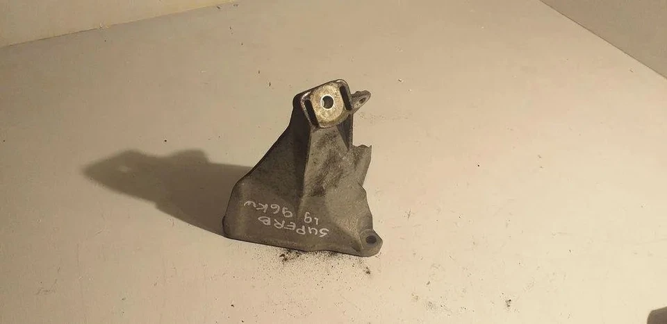 SKODA SUPERB I 3U4 Support Moteur Côté Droit 8D0199308AG 1.88 Diesel 31479844 - Photo 3/4