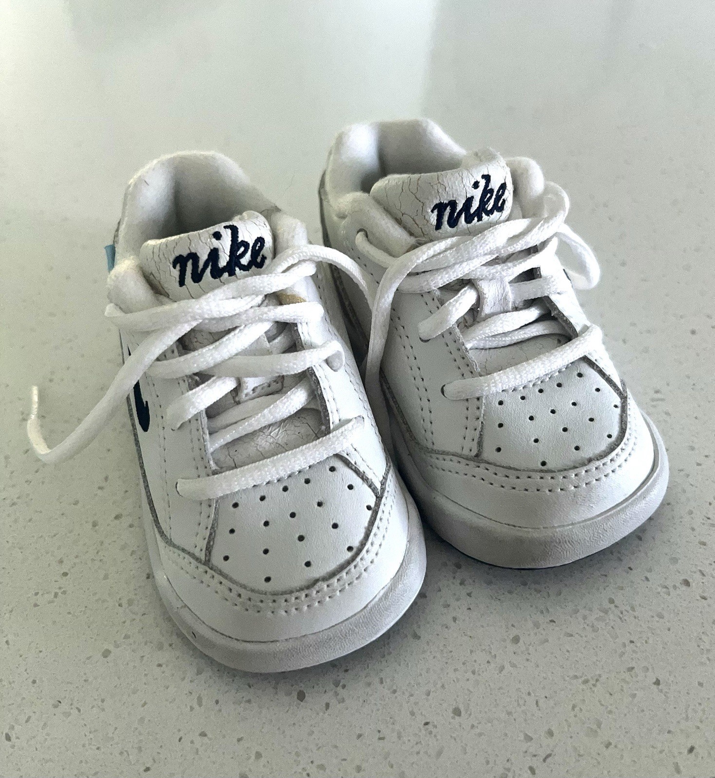 White And Blue Size 3c &ndash; Retro Style