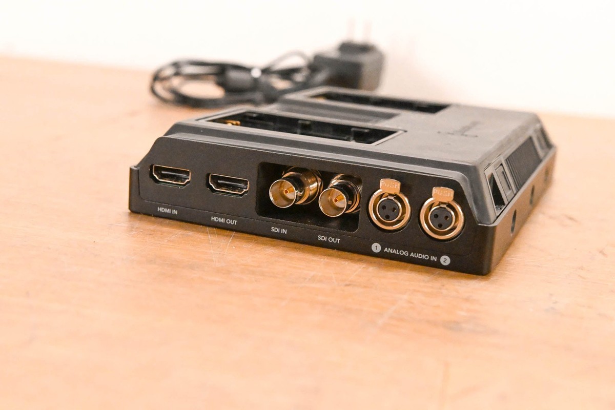 Blackmagic Design Video Assist 4K 7