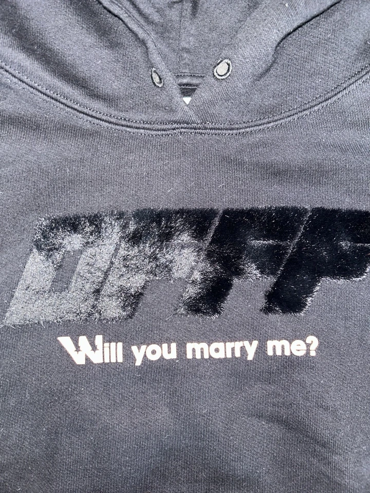 Off- White Will You Marry Me Hoodie Size Large NWOT Missing Pull String - Image 3 of 4