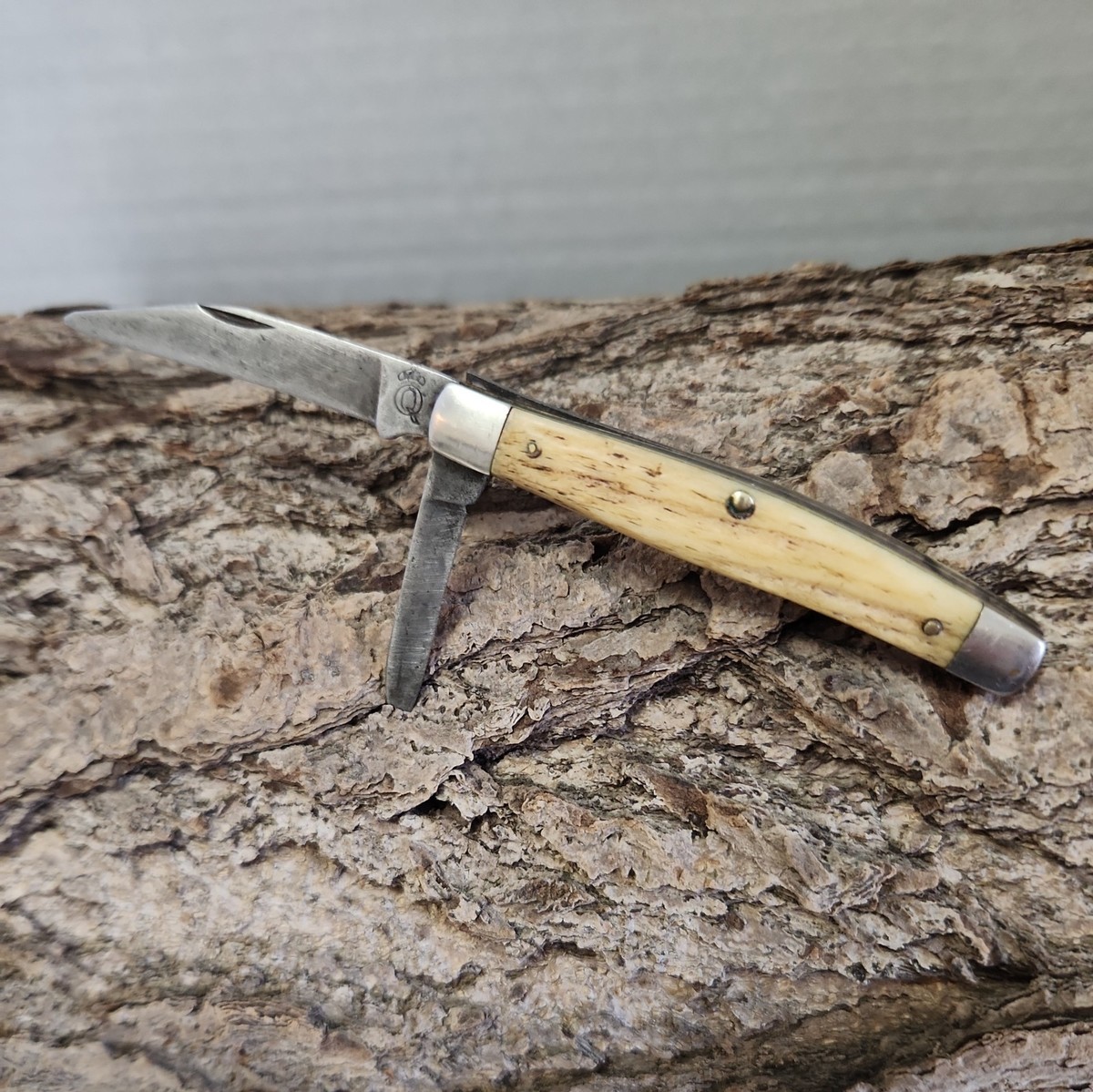 Vintage Queen Cutlery Two Blade Stag Knife Carbon Steel 3-1/4 
