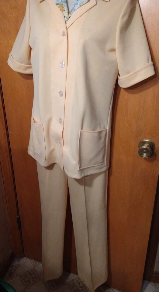 Traje pantalón vintage de poliéster amarillo mantequilla con camisa floral talla 10 LEER POR FAVOR Foto 3 de 4