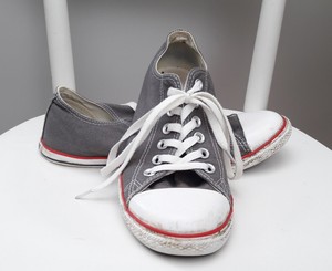 grey converse pumps