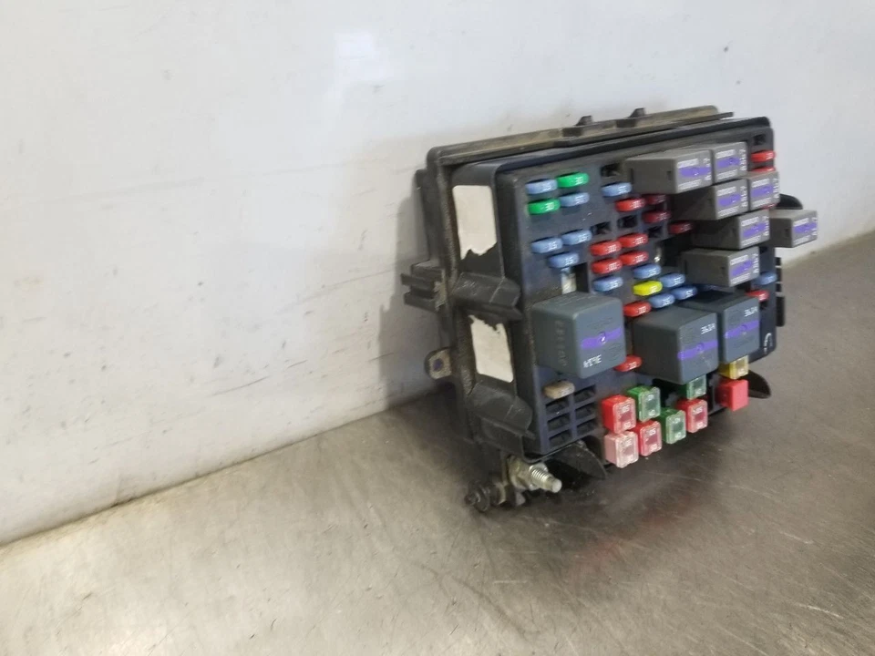 03 2003 GMC SIERRA 1500 4.8L ДВИГАТЕЛЯ ПРЕДОХРАНИТЕЛЬ КОРОБКА 1517711701 - Изображение 2 из 4