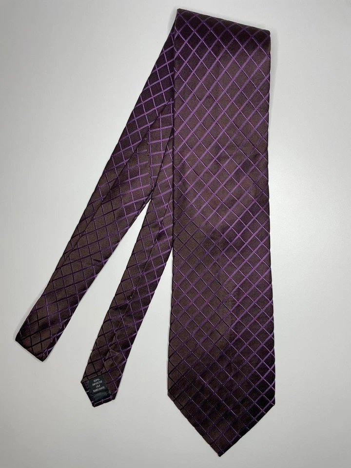 Corbata Claiborne / Marrón Púrpura Geométrica / 100% Seda / L-58 pulgadas y W-3,875 pulgadas Foto 3 de 4