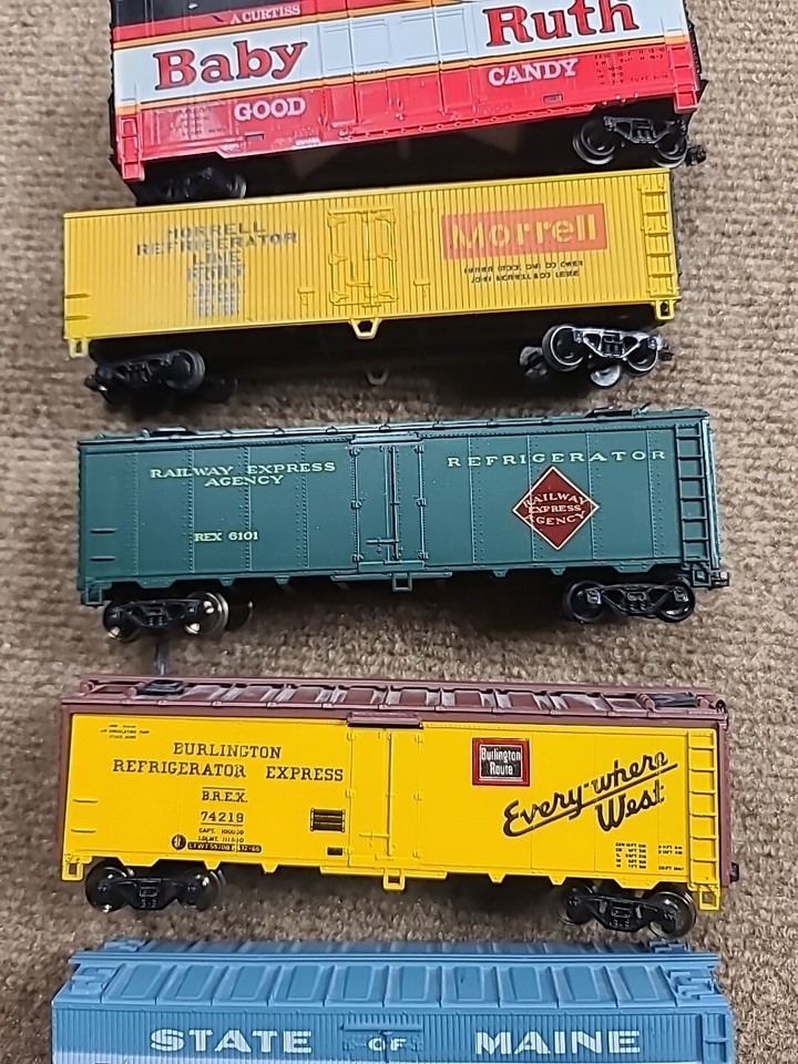 HO Model Train Car 5 Mixed Car Lot Of Railroad Cars Baby Ruth Bamger