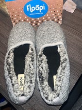 Floopi quilted gray slippers size 6