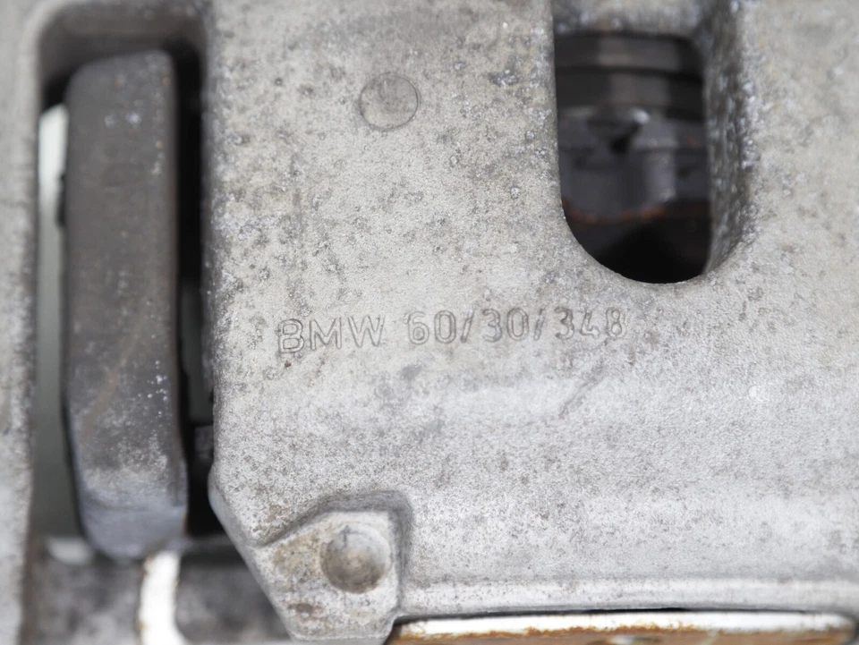 BMW 528i 535i 550i F10 2011-2016 3,0 L pinza de freno delantera izquierda OEM 🚗 Foto 2 de 4