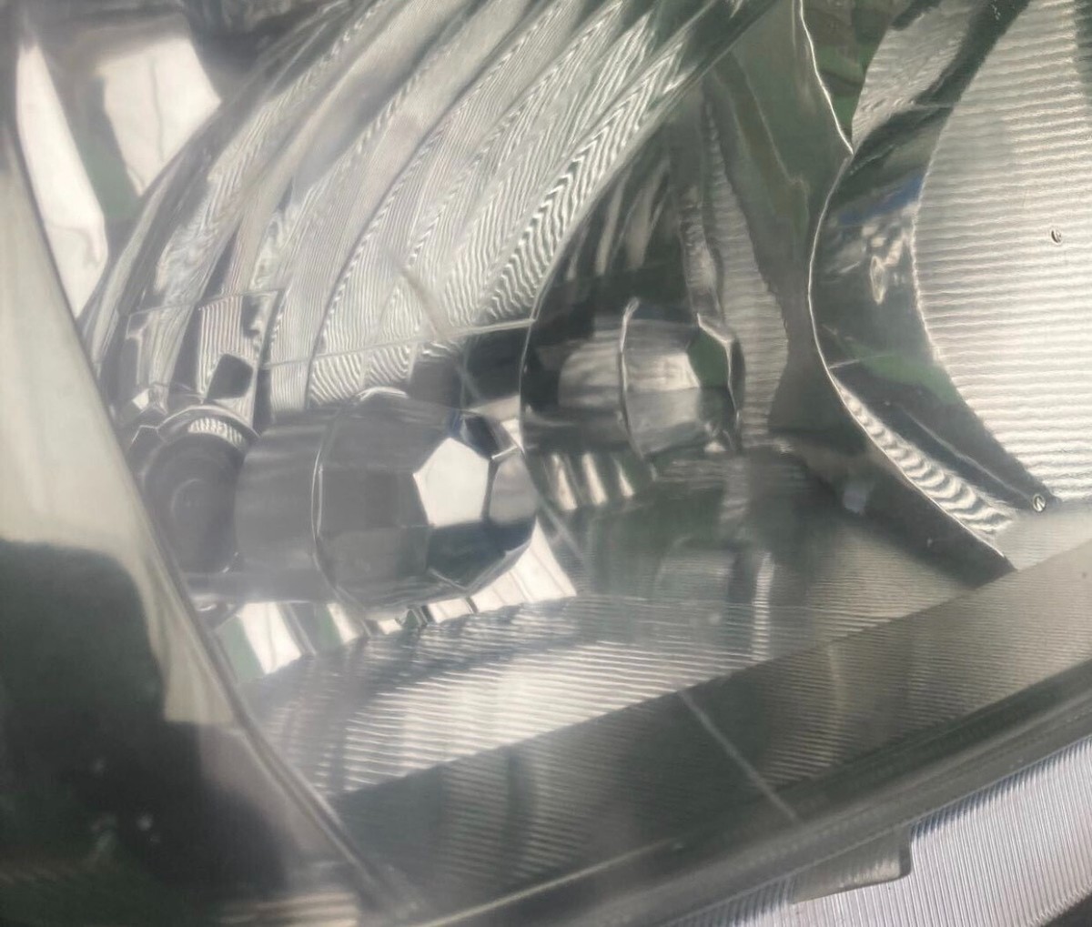Headlight Headlamps100-77691 Genuine TOYOTA VOXY AZR60G
