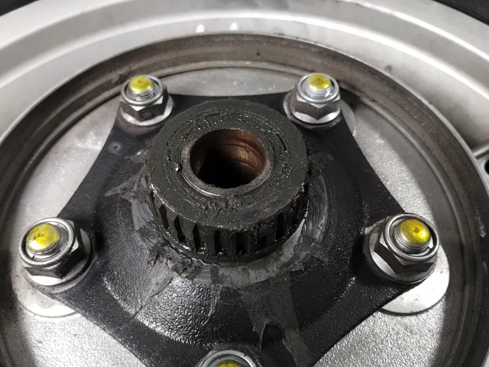 2010 年本田 Sabre VT1300 后轮圈直轮(无轮胎)15 英寸 X 4 — 第 3/4 张图片