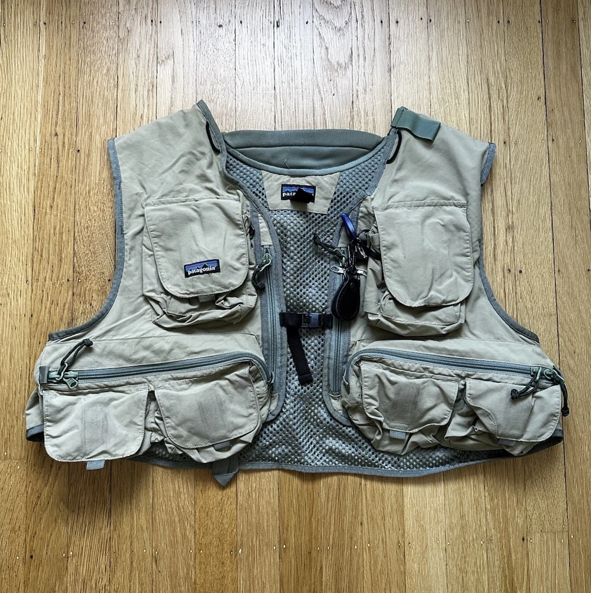 Patagonia Fishing Vest XL Khaki Green Pockets Vintage Fly Fishing Mesh
Opens in a new window or tab