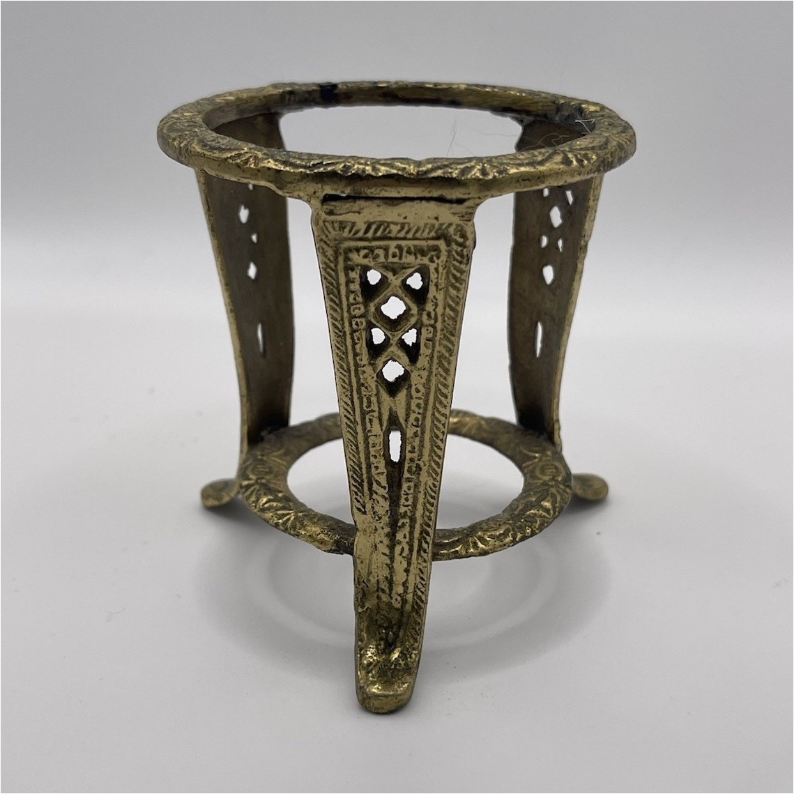 Scroll Pattern Small Round Gold 3.5" Decorative