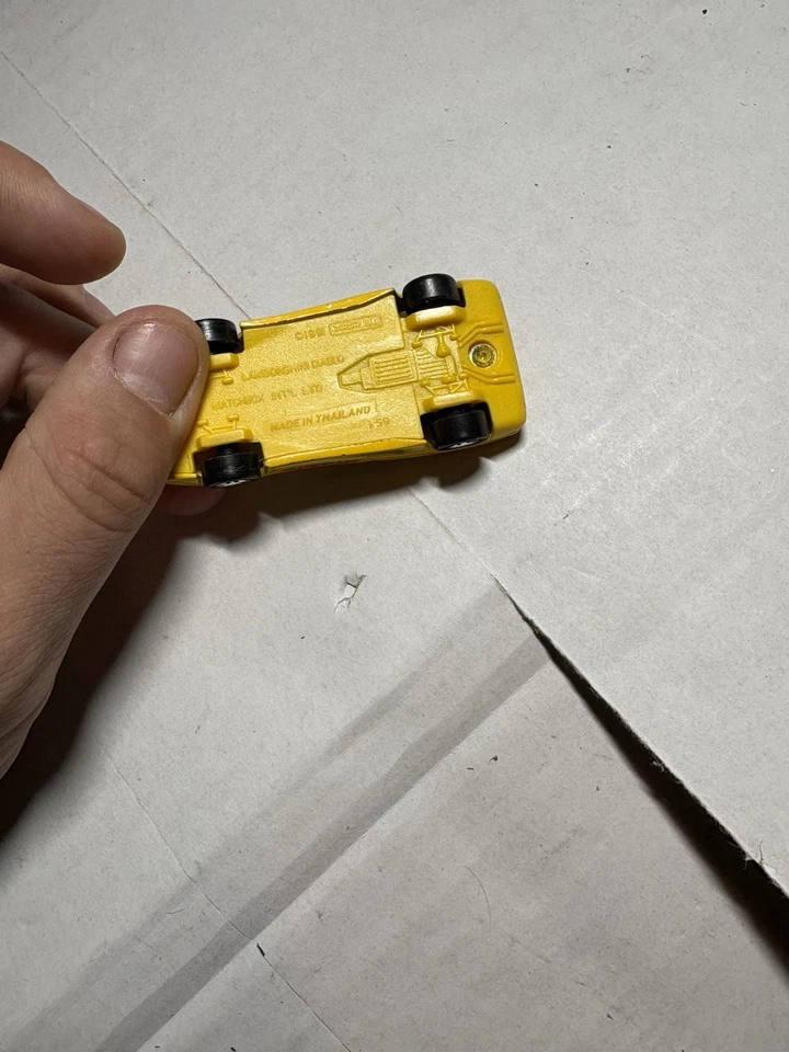 Vintage 1991 Matchbox Lamborghini Diablo Rare Yellow Original Old Car Hood Opens - Image 2 of 2