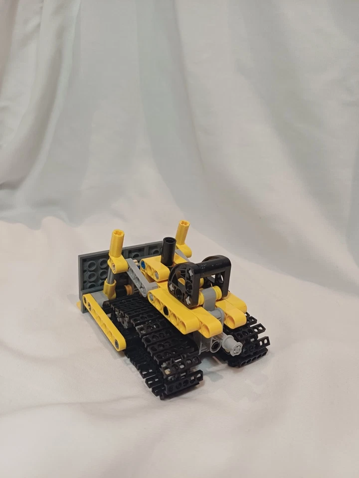 LEGO Technic 8259 Mini Bulldozer, photo 3 of 5