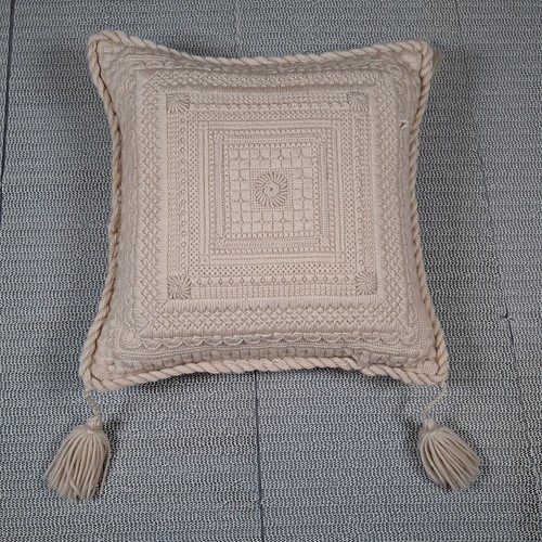 Vtg Bargello Needlepoint Ivory Pillow With Tassels 16x16 Boho Hippie Neutral...