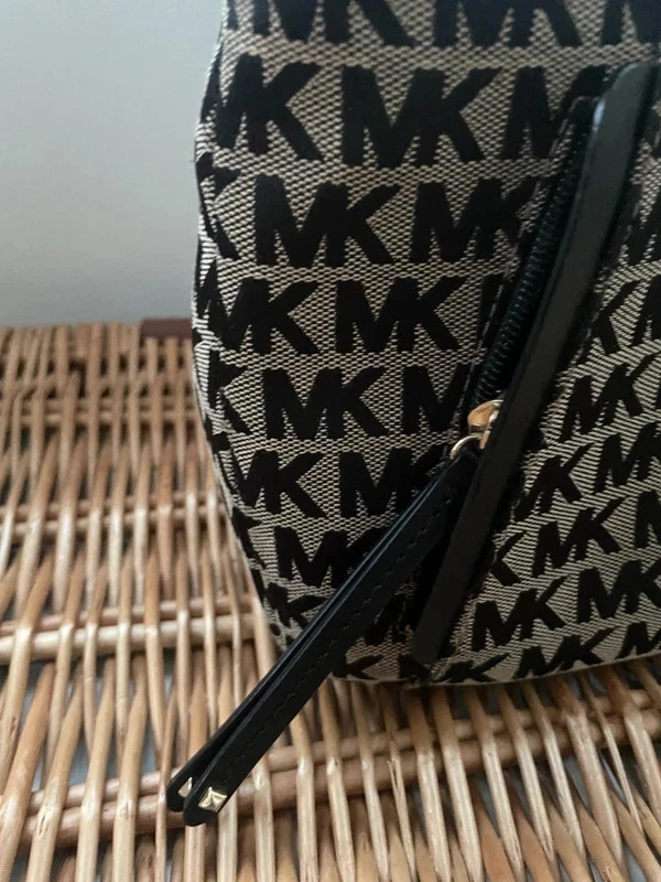 Michael Kors Jet Set Signature Fabric Cross Body Bag in Black/Beige - VGC - Image 4 of 4