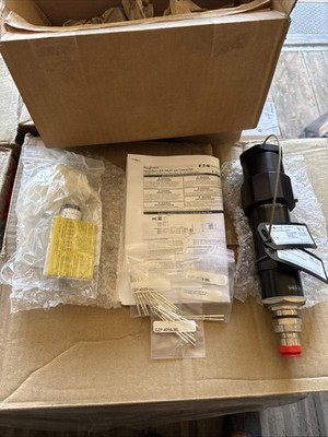 CEX-133A16-357PN Eaton Crouse-Hinds series Roughneck CEX cable mounted plug