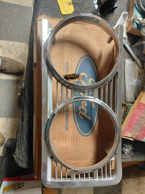 NOS 1969 FORD TORINO  FAIRLANE  RANCHERO RH HEADLIGHT BEZEL C9OZ-13064-K 69