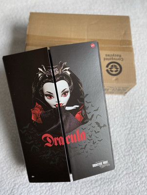 Monster High Skullector Dracula Collector Edition Fashion Doll 11in NIB