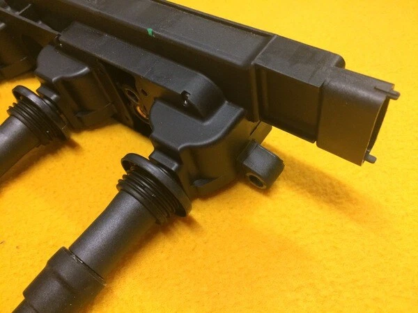 Paquete de bobinas de encendido para Holden TIGRA 1.8L Z18XE Over plug Foto 4 de 4