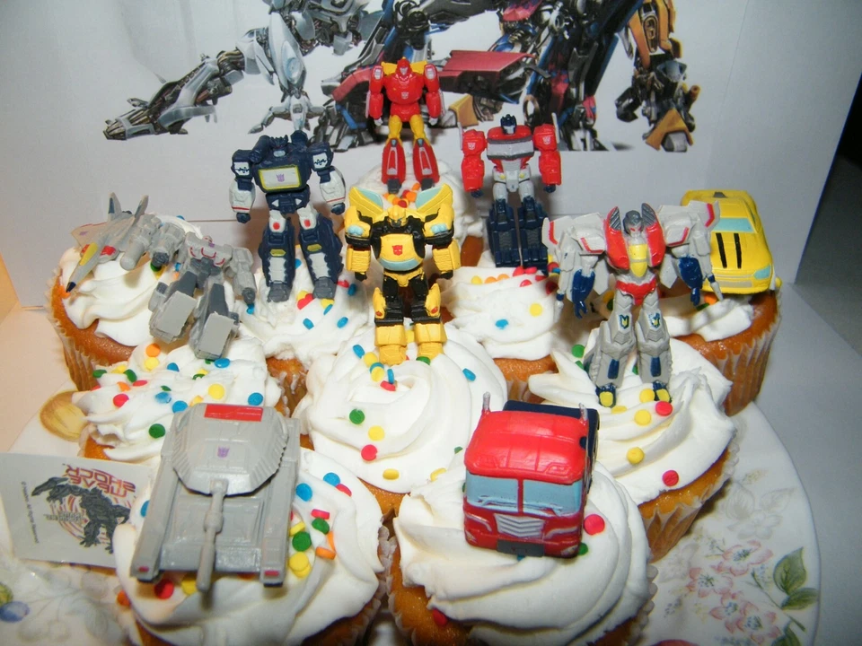Conjunto de 12 enfeites de bolo Transformers com 10 figuras/veículos, tatuagem e anel - Imagem 2 de 4