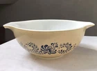 Vintage Pyrex Homestead Cinderela Mixing Bowl 2 1/2 quart Strong Color Scarce