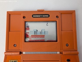 AS-IS 1982 Nintendo Game & Watch Donkey Kong DK-52 Beeps, Cracked Bottom Screen