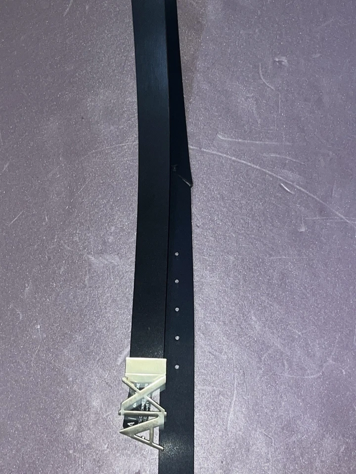 LEER PRIMERO Cinturón Armani Hombre Usado Talla 30 (Se Necesita Ligera Reparación) Foto 2 de 4