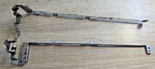 ASUS X73B Notebook Scharniere L+R Hinges Links Rechts – gebraucht Ersatzteil