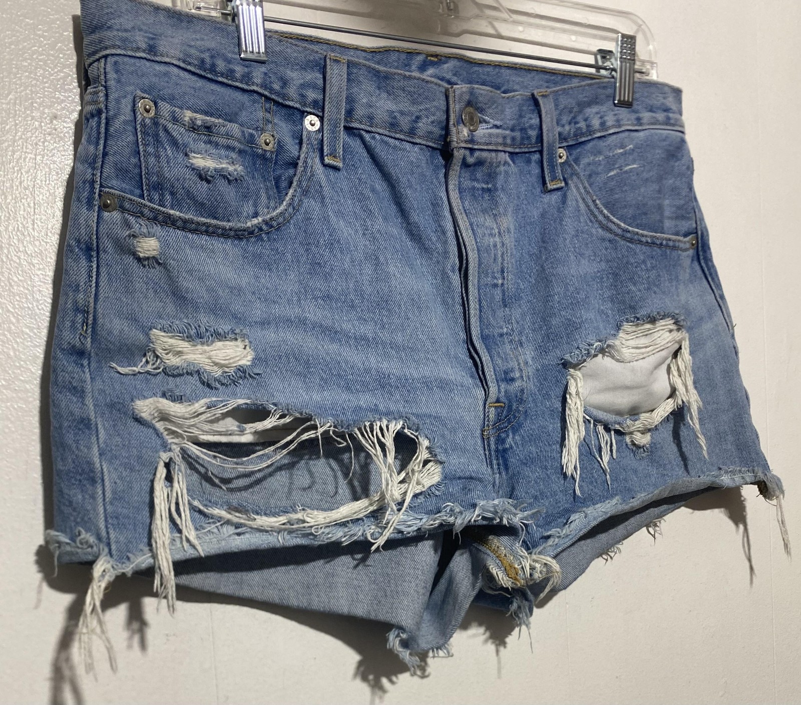 Levi's 501 Premium Denim Shorts Womens 33 Fits 34 Blue Distressed Cutoff Raw Hem thumbnail 4
