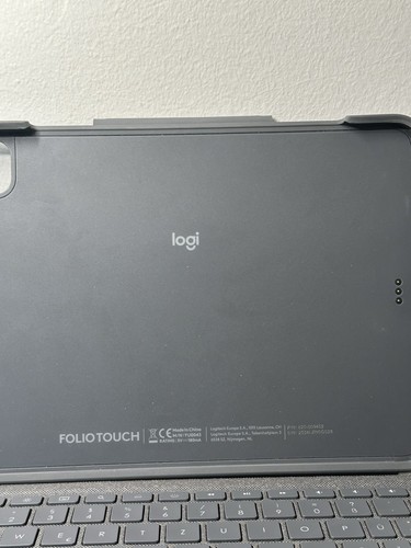 Logitech Combo Touch Custodia con Tastiera per 11" Apple iPad Pro 1a/2a/3a Gen. - 第 3/10 張圖片