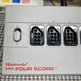 1990 NINTENDO NES FOUR SCORE FOUR PLAYER MODULE ACCESSORY Damaged Box