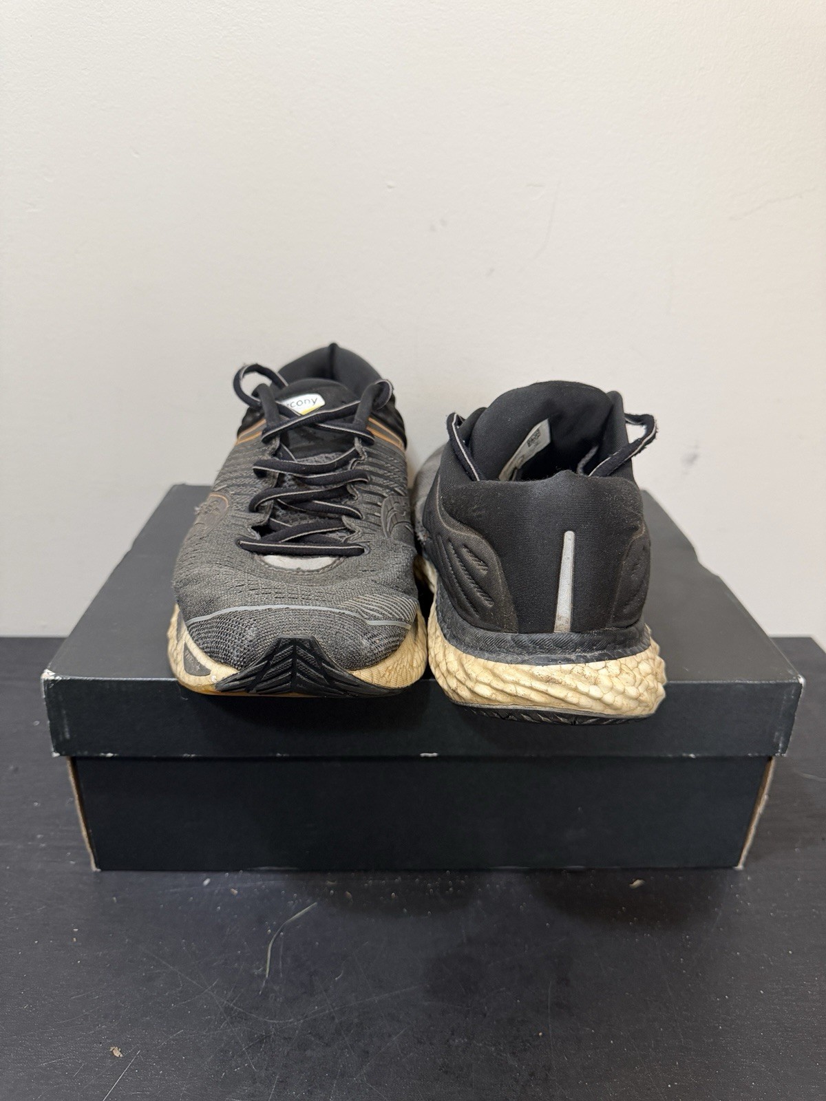 Saucony Triumph 17 running shoes-size 10M-pre Owned-good Condition thumbnail 5